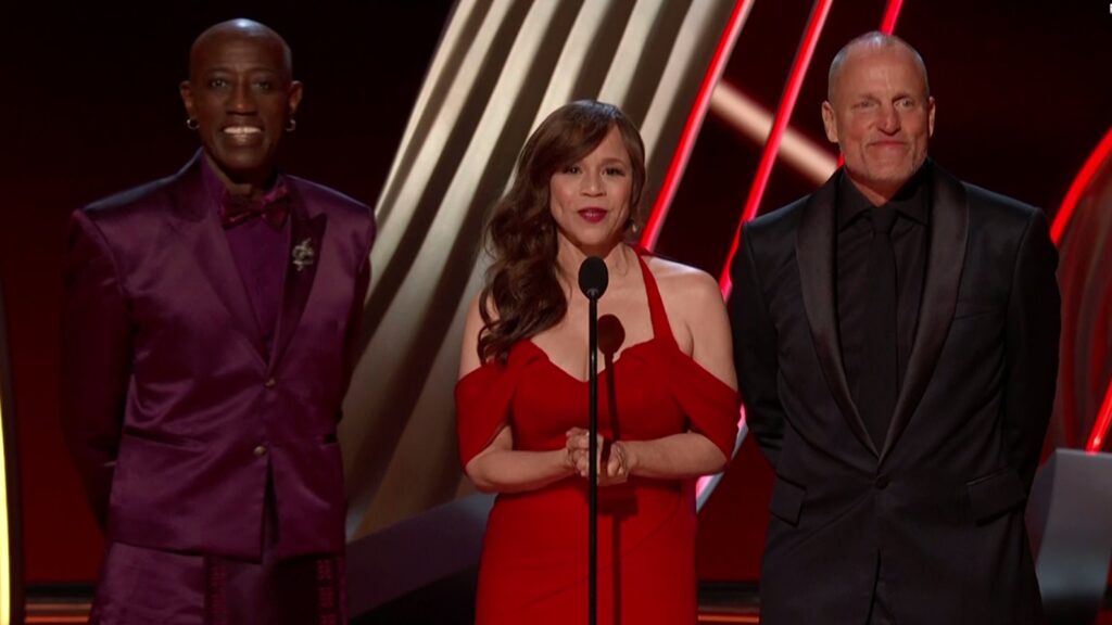 Woody Harrelson, Wesley Snipes y Rosie Perez en los Oscar 2022