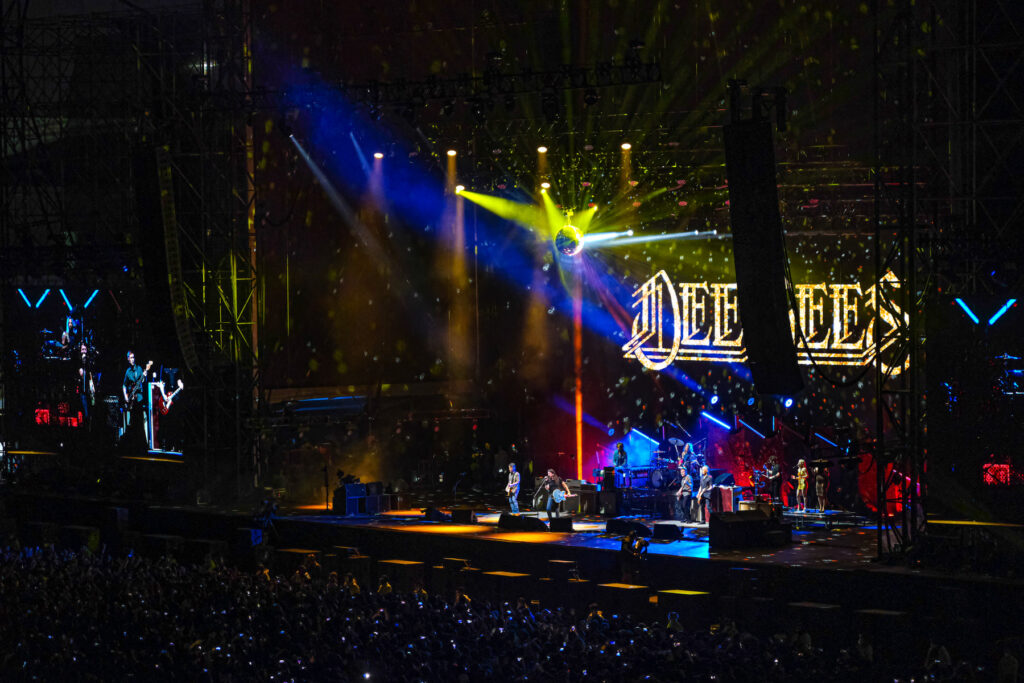 Los Foo Fighters se convirtieron en los Dee Gees para "You Should Be Dancing" / Foto: Liliana Estrada (OCESA)