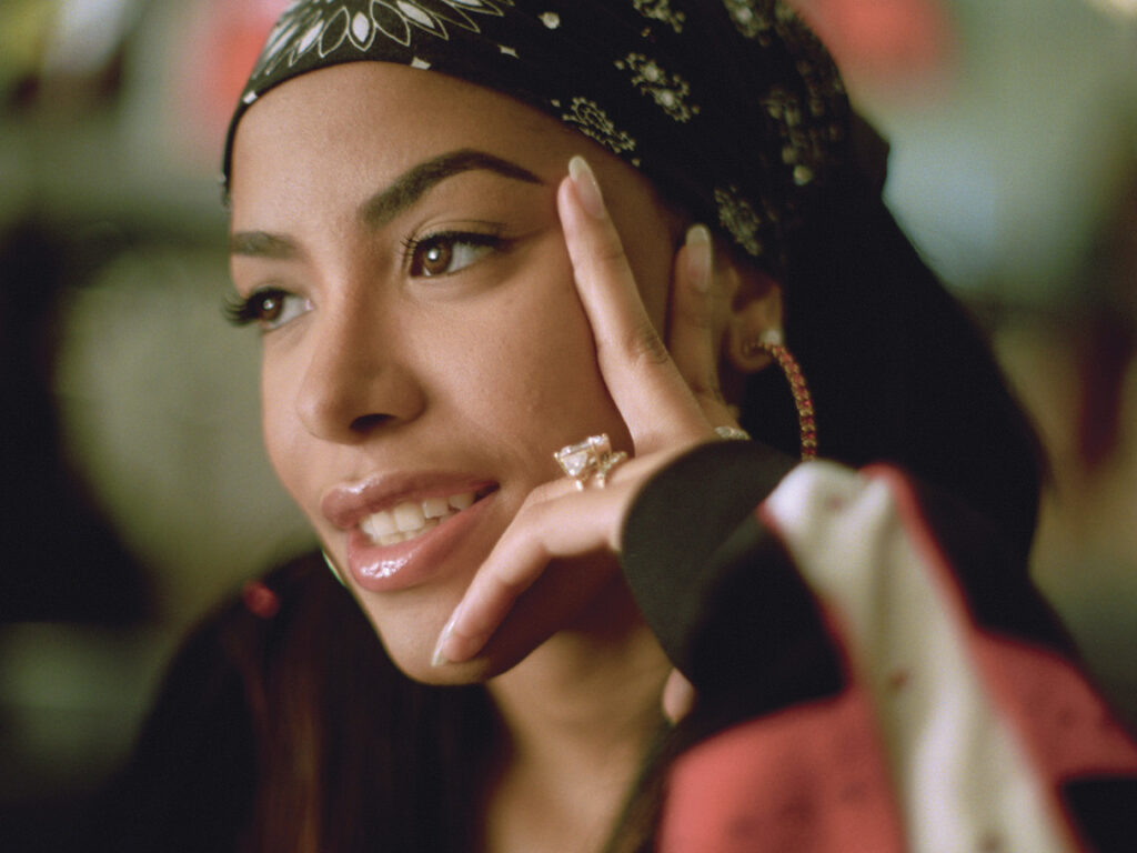 Aaliyah, quien se casó con R. Kelly a los 15 años murió a los 22 años en un accidente aéreo 