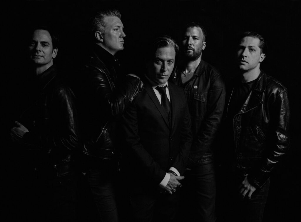 Queens of the Stone Age anuncia In Times New Roman