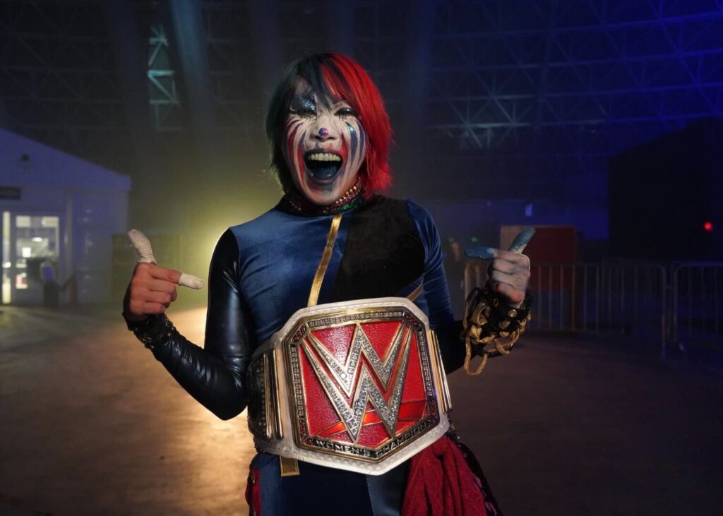 Se acabó la racha. Asuka es la nueva reina despues de derrotar a Bianca Belair en Night of Champions. Foto: Twitter.