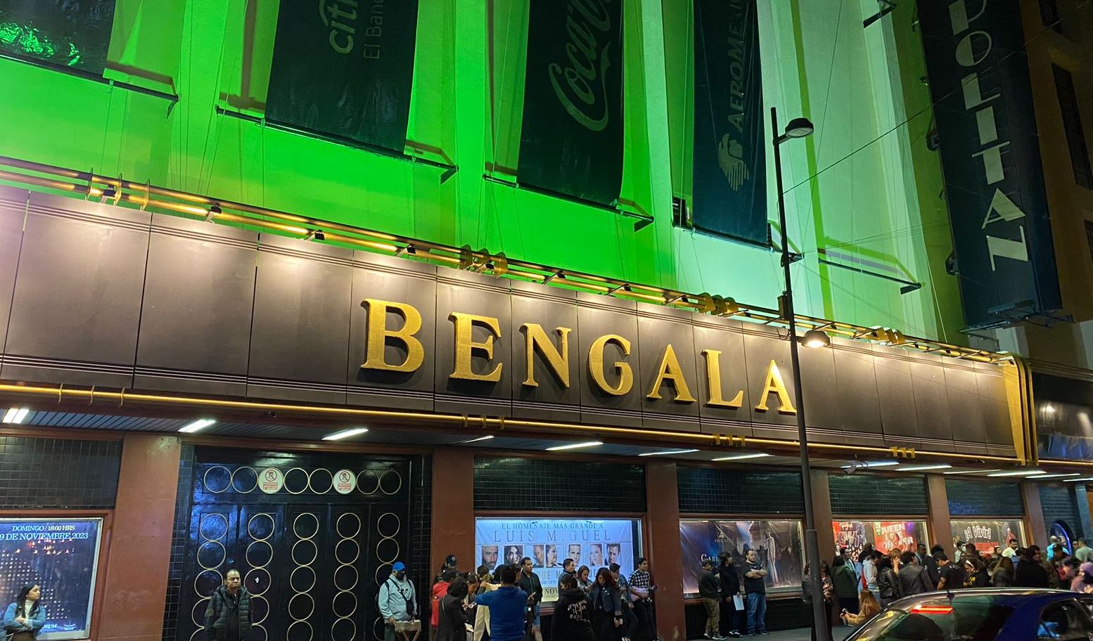 marquesina del teatro metropolitan con la palabra bengala