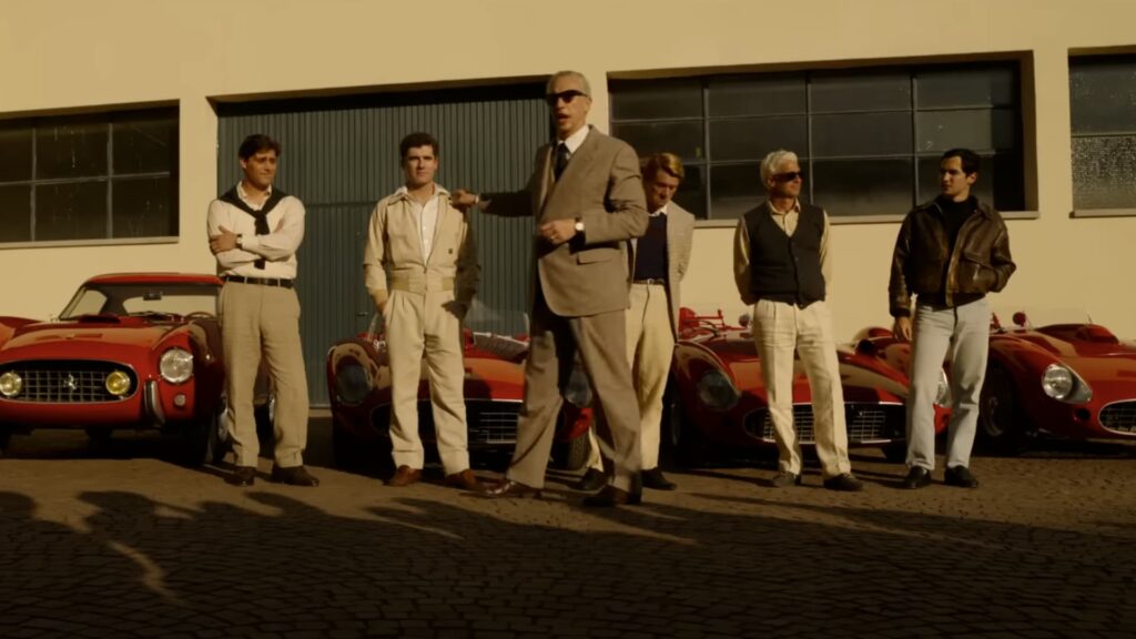 Enzo Ferrari presentando a sus pilotos