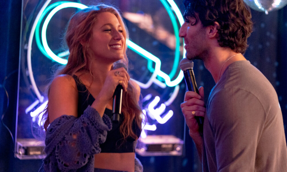 lily y ryle en cantando karaoke en la pelicula romper el círculo