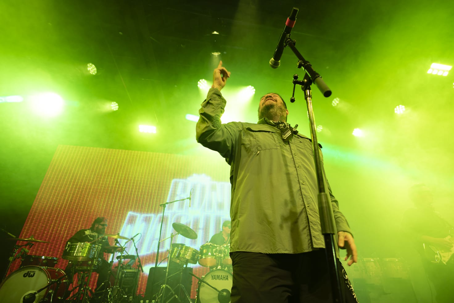 Mezclando ricos cumbiones y pasos prohibidos con el rap y las letras de Control Machete, la Ronda Machetera conquistó el Lunario del Auditorio Nacional