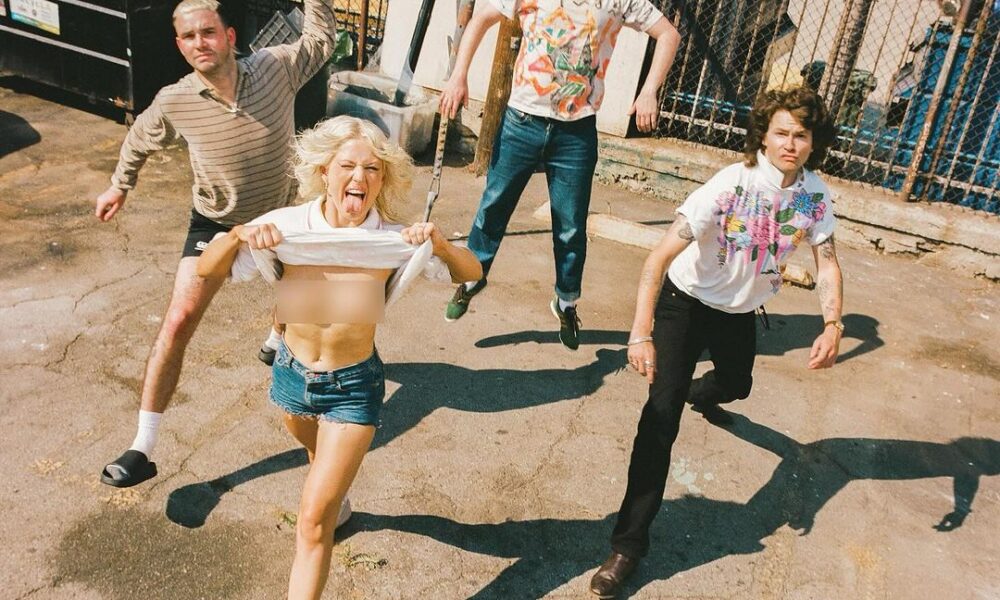 Portada del álbum Cartoon Darkness de Amy And The Sniffers