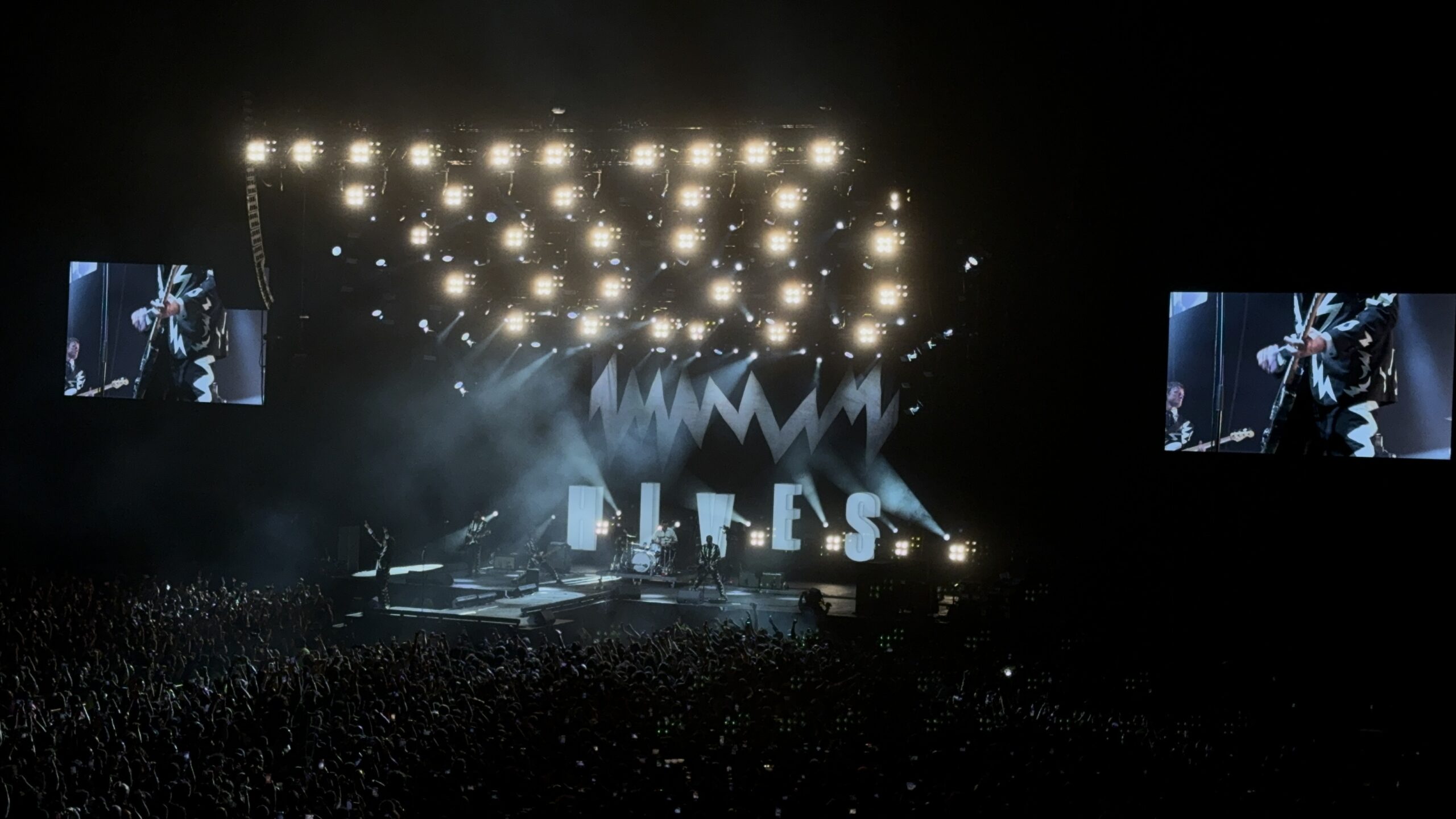 The Hives encendió una noche explosiva en el Palacio de los Deportes / Foto: Carlos Miranda