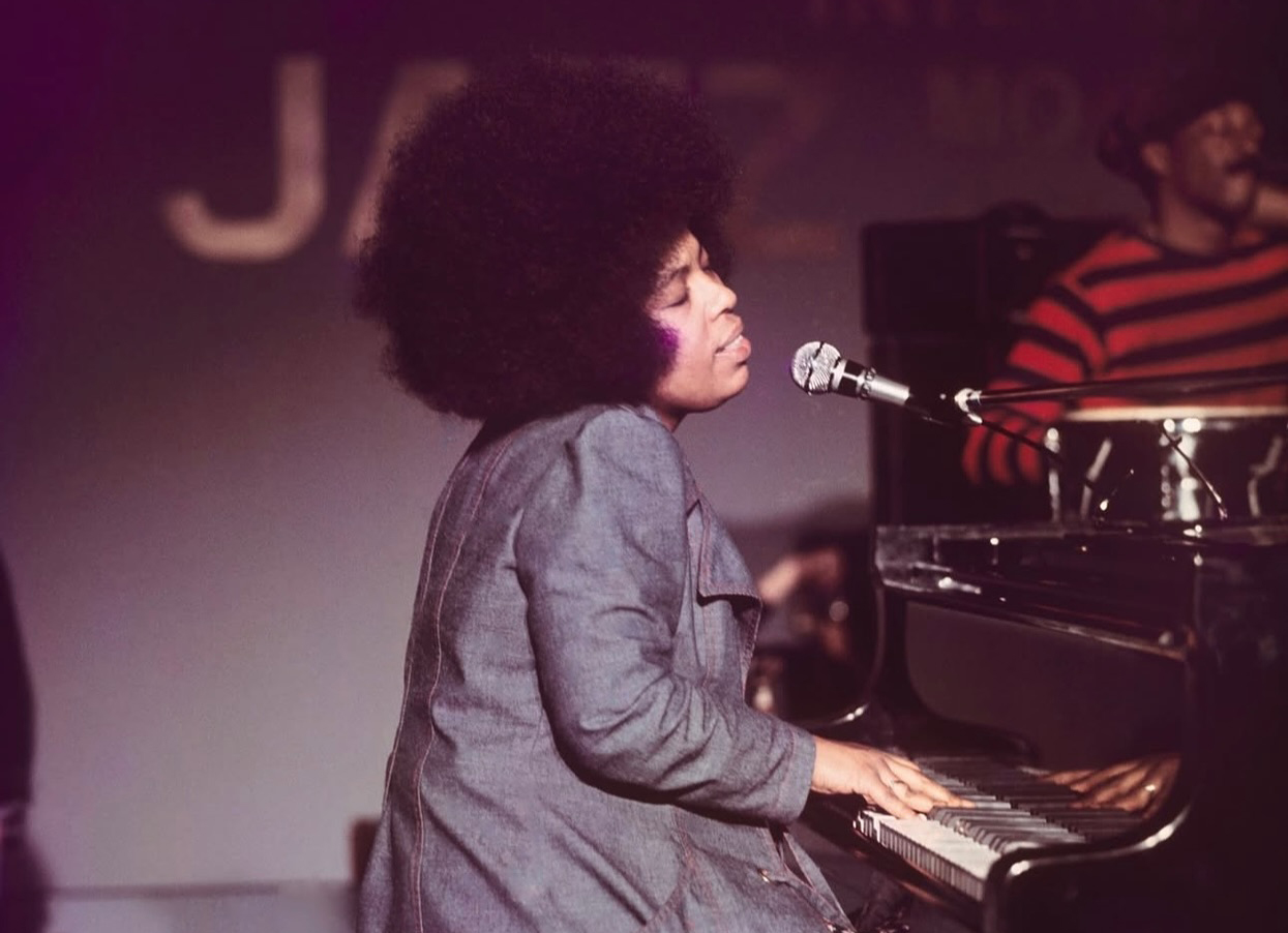 Roberta Flack, leyenda del soul y R&B falleció a los 88 años el 24 de febrero de 2025.