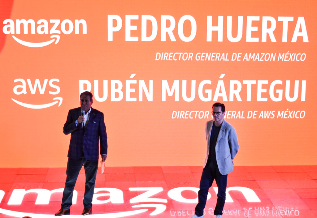 Pedro Huerta y Rubén Mugártegui, Dir. Gral. Amazon México y Dir. Gral. AWS México. Foto: Daniel Márquez