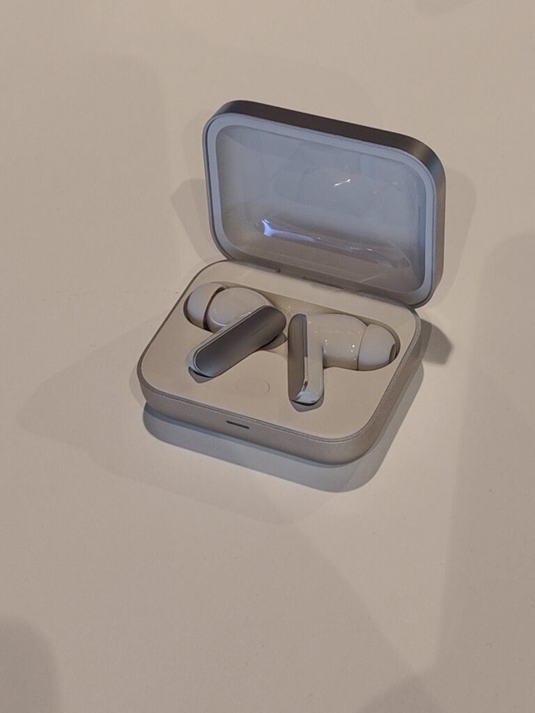 realme Buds Air 7 color dorado