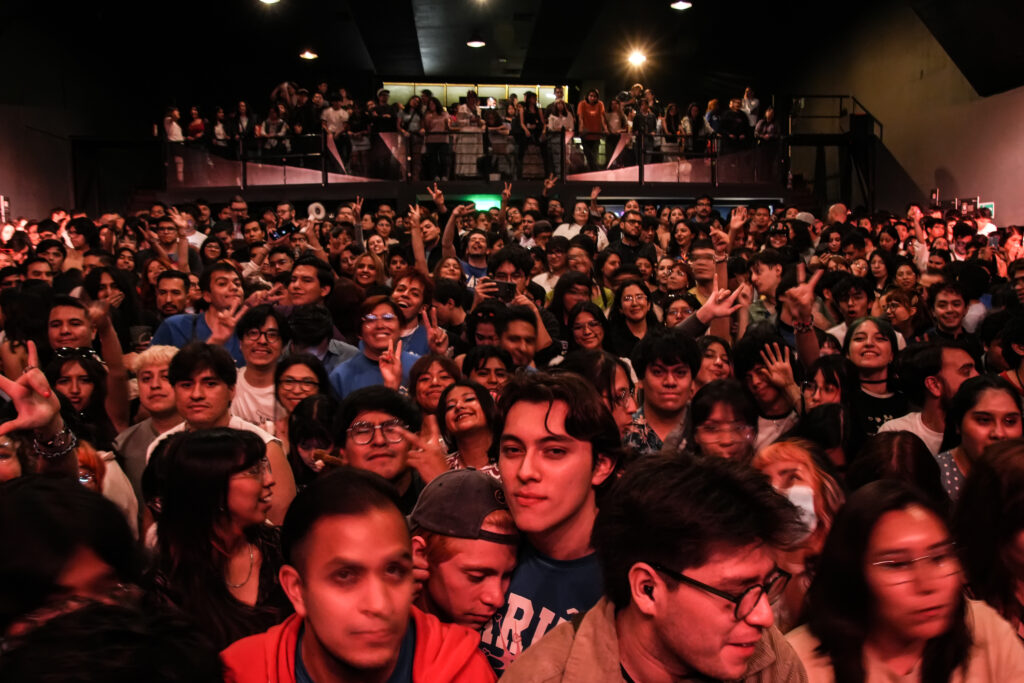 ¿Sold out o sobrevendido? Uno de los mayores problemas de la noche fue que el foro le quedó chiquito a Cariño. Foto: OCESA / José Jorge Carreón