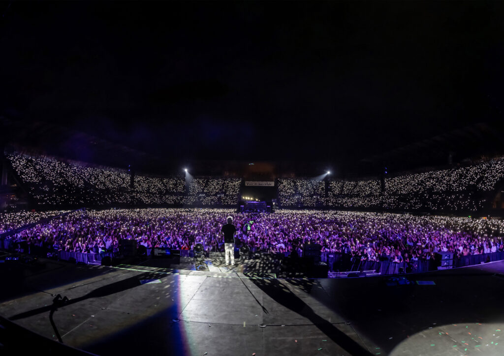 Otra gran postal fue con Temblando y el Estadio GNP alumbrado por los fans. Foto: Lulú Urdapilleta / OCESA