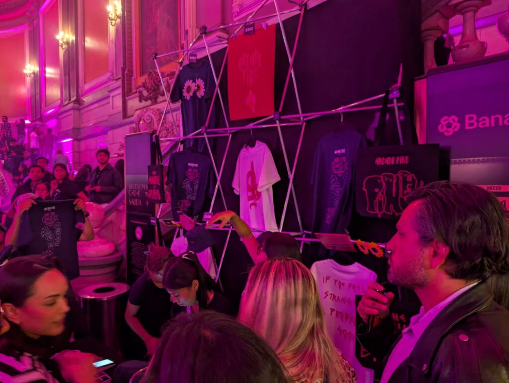 merch oficial de Arcade Fire