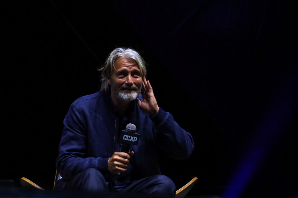 Visiblemente emocionado, Mads Mikkelsen enloqueció a la CCXP México. Foto: Carlos Miranda / Pólvora
