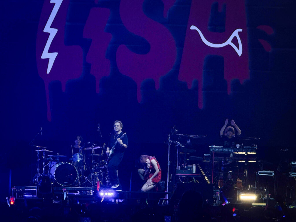 LiSA debutó con un gran concierto lleno de fuego y música en el corazón
