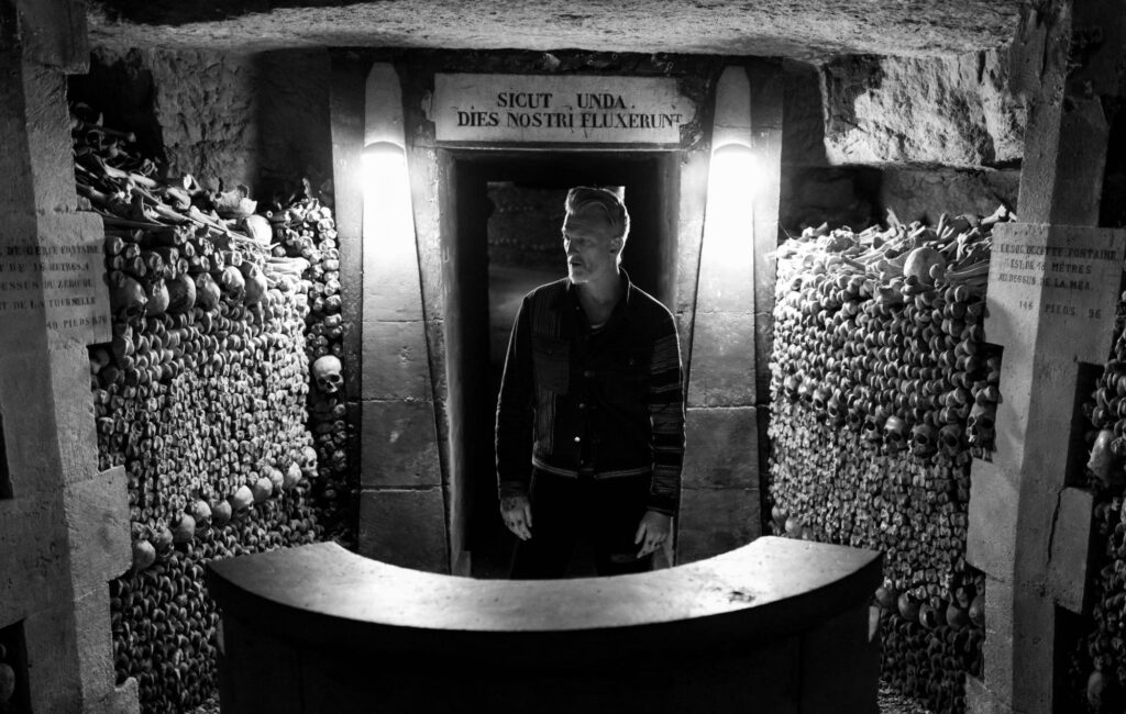 Josh Homme transmite el dolor que vivía en esta breve pero hipnotizante presentación de Queens of the Stone Age.