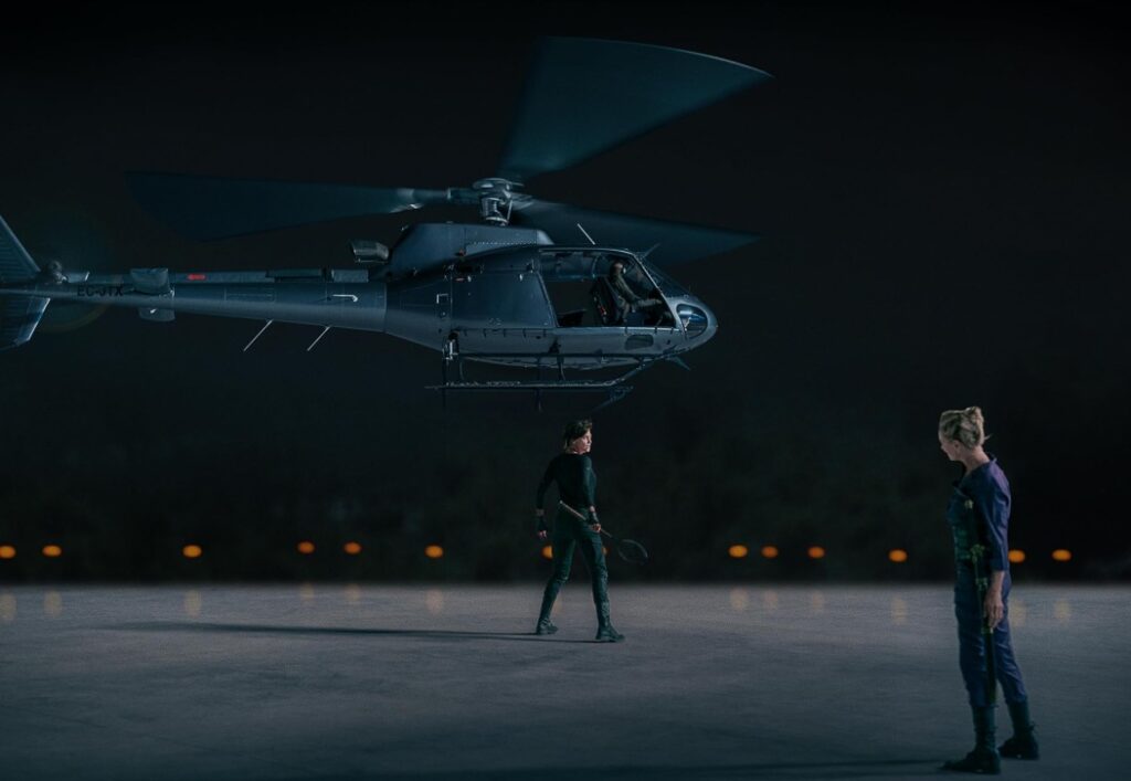 Andy y Discord en una pelea con helicoptero en el fondo