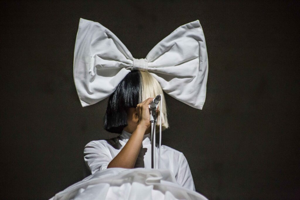 Artistas sin rostro: el misterio como estrategia en la música