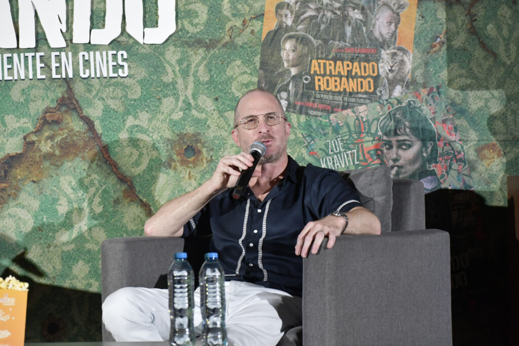 Con un tono mordaz, Darren Aronofksy contestó las preguntas de medios y seguidores asistentes. Foto: Sony Pictures México