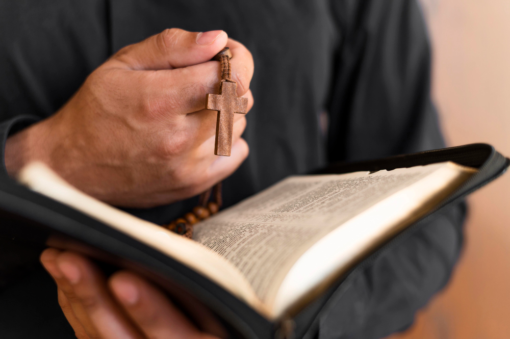 ¿Cuáles son las diferencias entre los textos sagrados de cada religión?