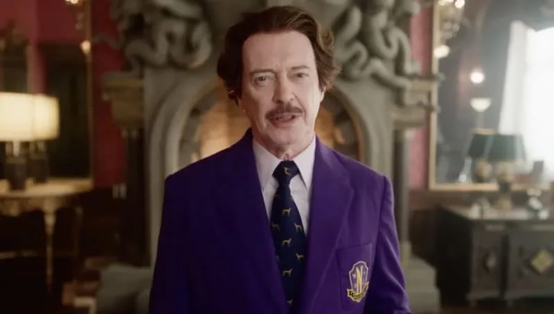 Steve Buscemi entra de lleno al universo de Merlina como el nuevo director de Nevermore. Imagen: Netflix