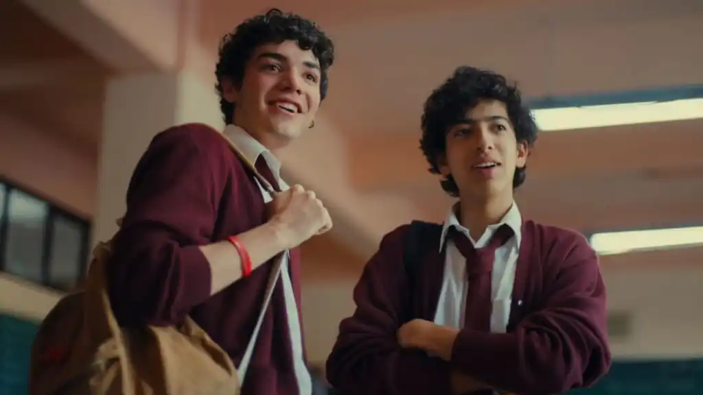 Todo sea por no reprobar. El Club Perfecto captura bien el absurdo y la locura de la juventud  de forma entretenida. Foto: Vix