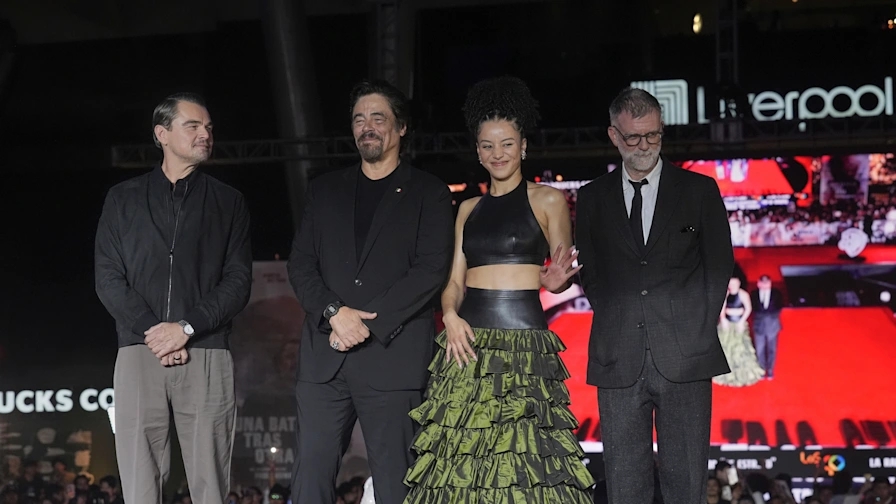 DiCaprio, Del Toro, Infiniti y Paul Thomas Anderson visitaron México para promocionar la cinta. Foto: Warner Bros.