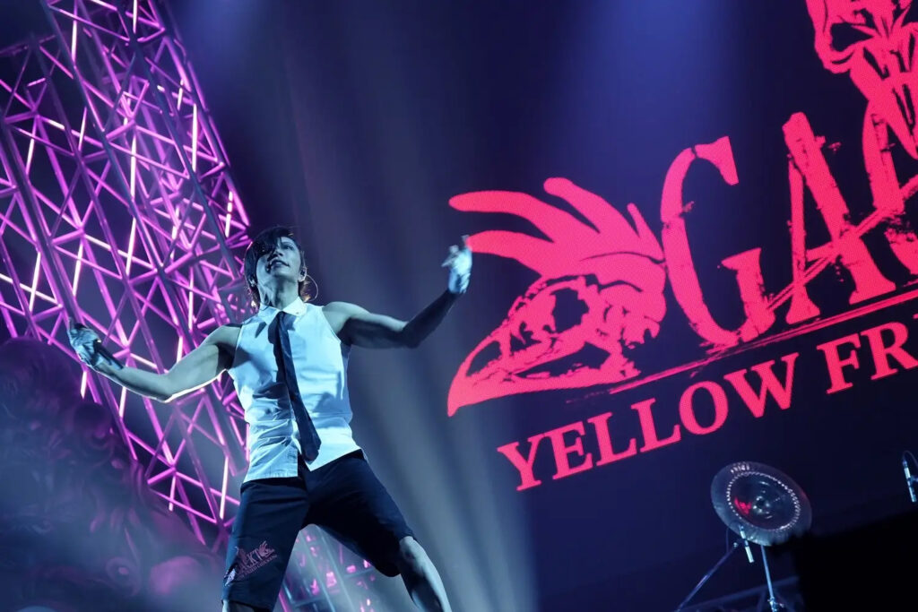 Gackt con YELLOW FRIED CHICKENz (YFCz)