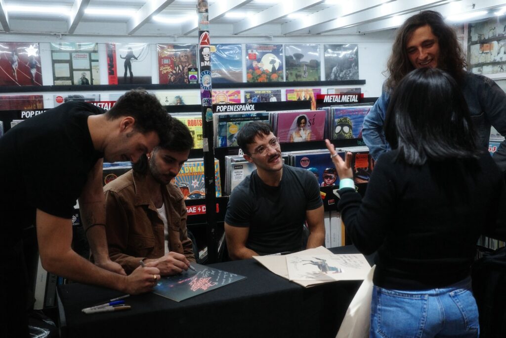 Siempre en contacto con los fans, uno de los principios de Arde Bogotá en su carrera.
