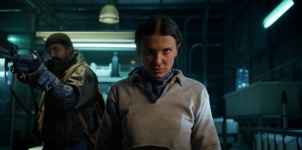 Eleven y Hopper, padre e hija, listos para conforntar el Upside Down en la despdida de Stranger Things. Foto: Netflix