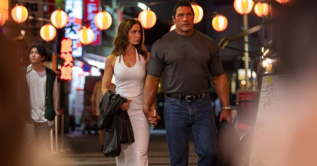 La problemática relación entre Mark y Dawn es parte clave dentro de La Máquina. Foto: Diamond Films / A24