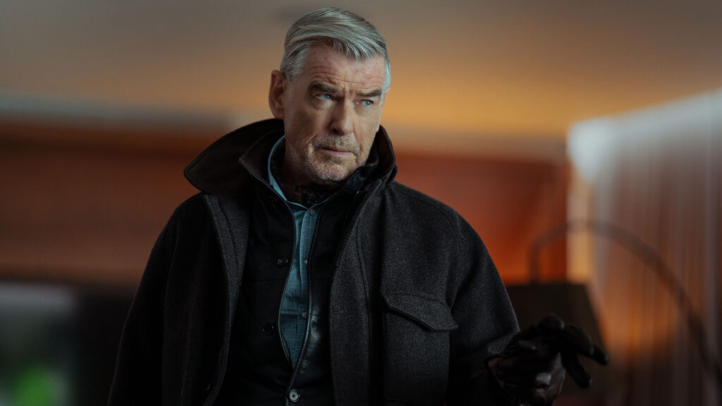 Pierce Brosnan se convierte en la cabeza del mundo criminal londinense en Tierra de Mafia. Foto: Paramount Plus