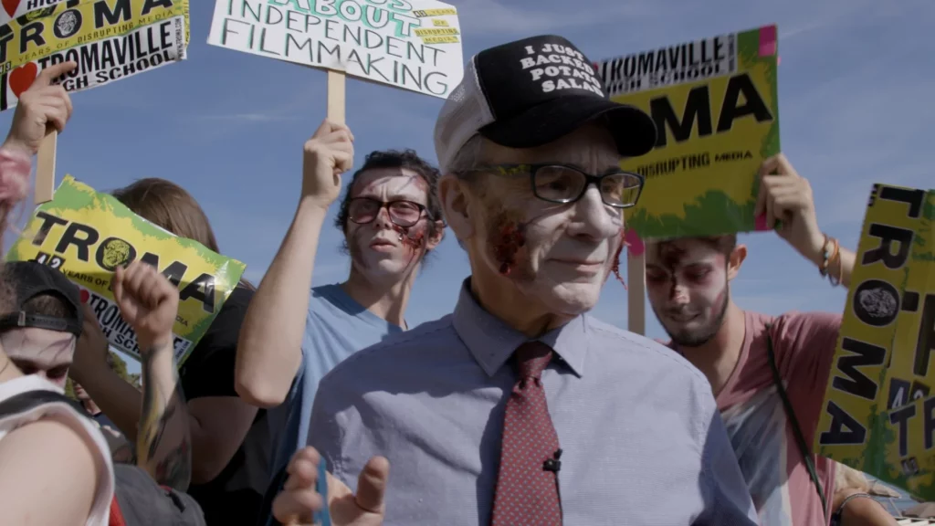 Lloyd Kaufman, líder de Troma, haciendo su lucha en Occupy Cannes. Foto: Fantasia Film Festival / Troma Films