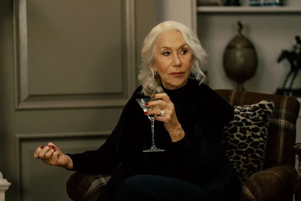 La actriz ganadora del Óscar luce como Maeve Harrigan en Tierra de Mafia. Foto: Paramount Plus