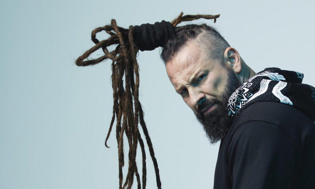 Bathory, fundador de Five Finger Death Punch, ha mantenido vigente a la banda a pesar de los retos.