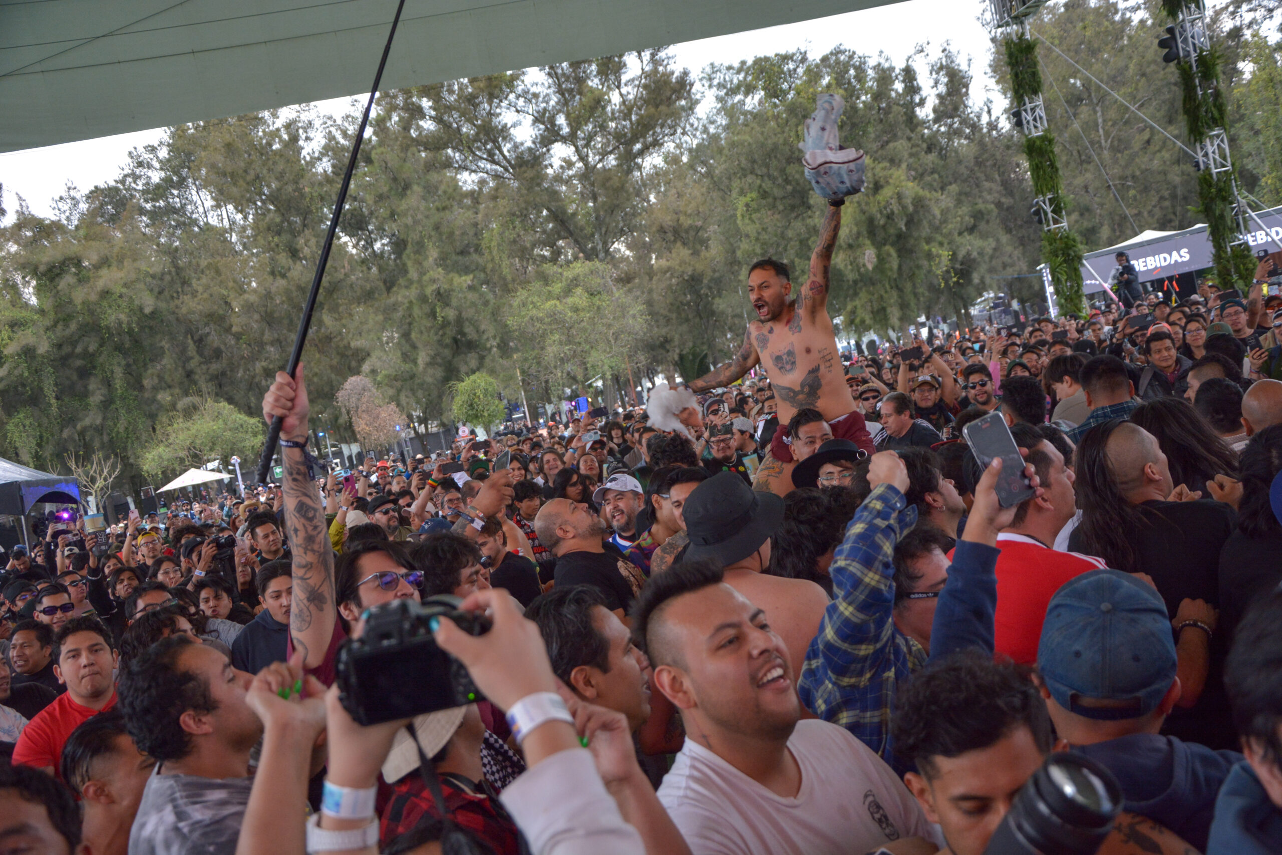 Los Viejos desde el Vive Latino 2026 | Foto: Andre Dulché
