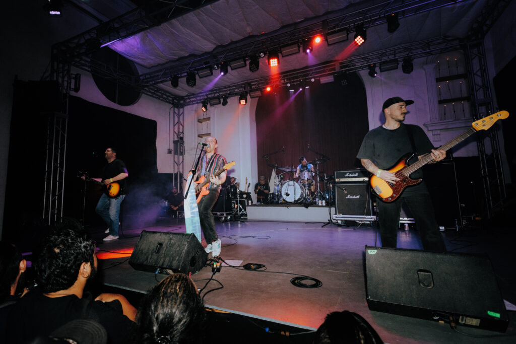 Por fin, The Menzingesr y México se reunieron para explotar con buena vibra y punk rock.