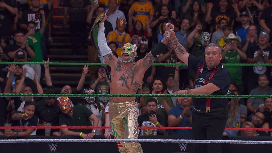 Por fin, Rey Fénix tiene oro consigo al conseguir por segunda vez en su historia el Campeonato de Peso Crucero de AAA.