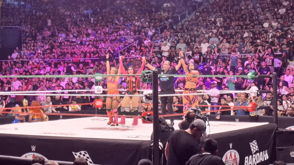 No sólo El Grande Americano brilló en Monterrey, también Bayley, Lola Vice y La Catalina humillaron a las Tóxicas, ganándoles en su tierra.