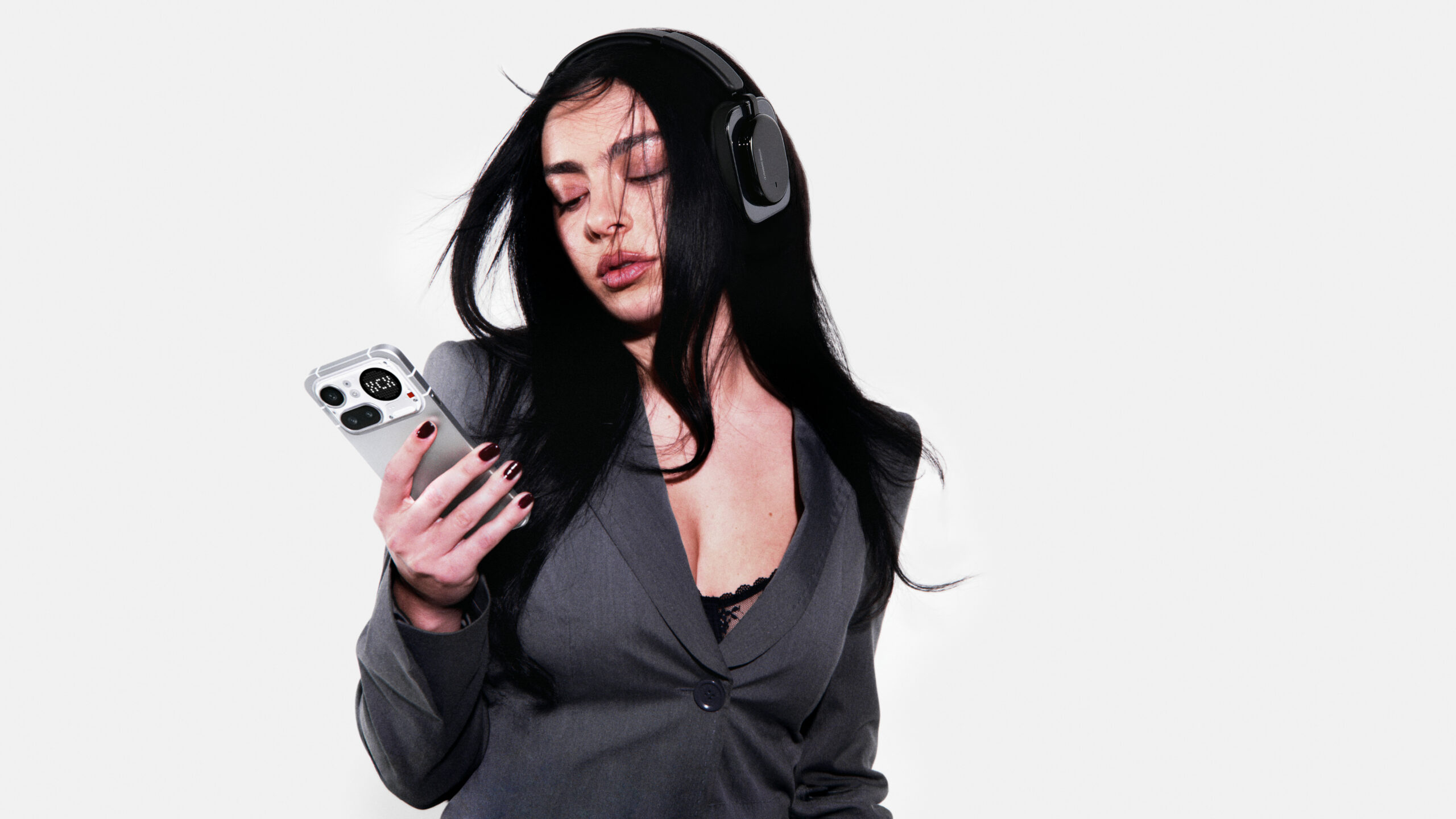 Charli XCX con Nothing / Foto: Nothing